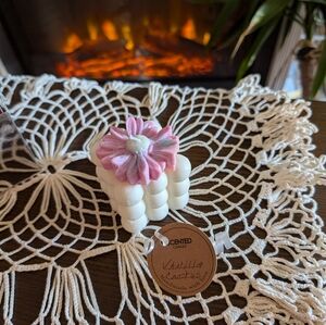 Hand Poured Vanilla & Cactus Scented White Bubble Candle with Pink Flower